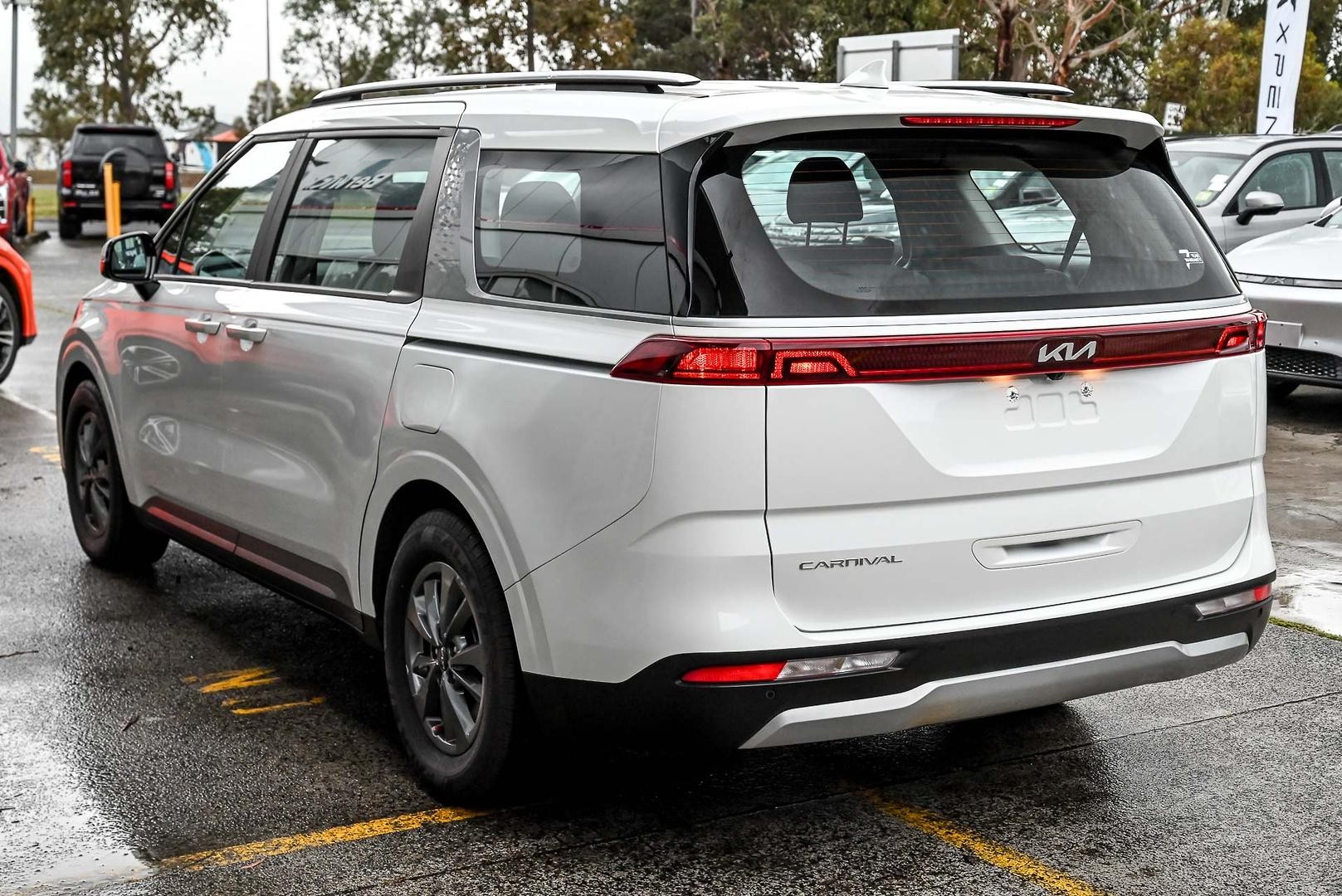 Kia Carnival image 3