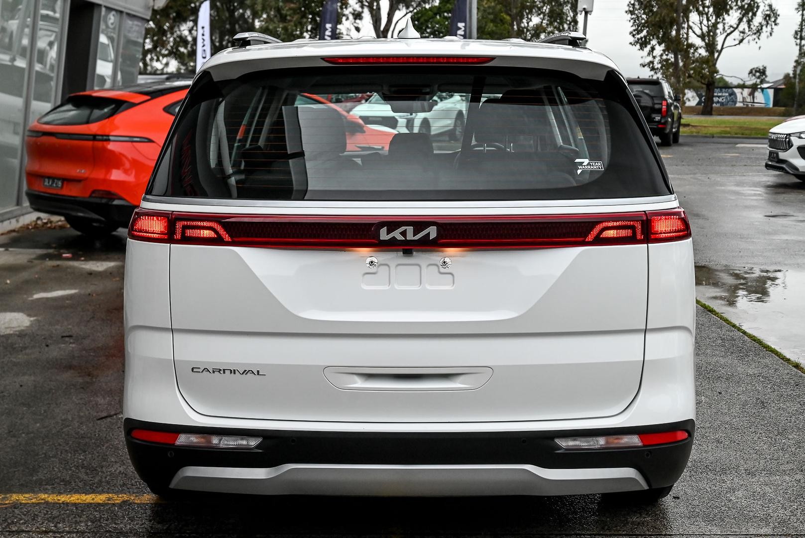 Kia Carnival image 4