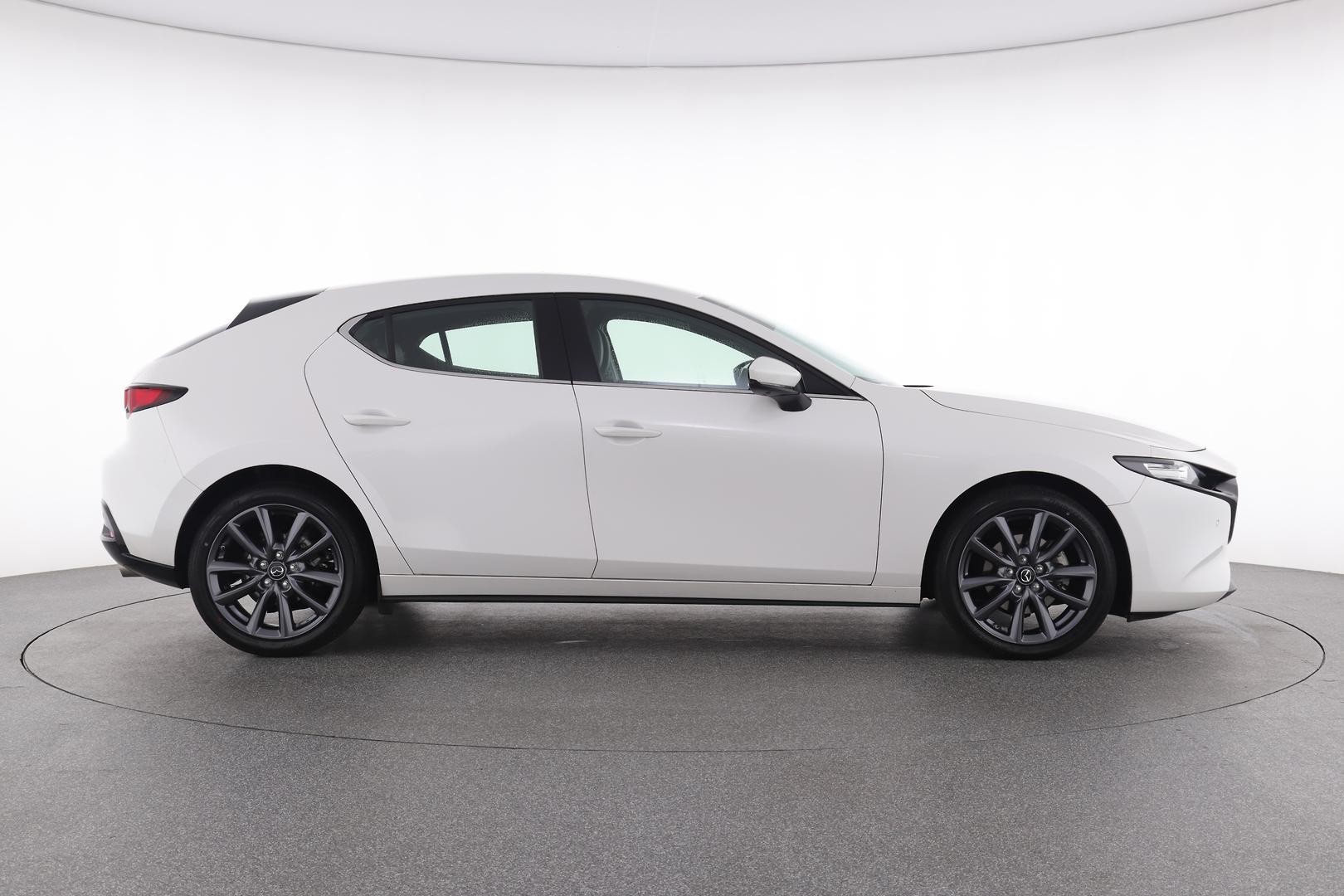 Mazda 3 image 2