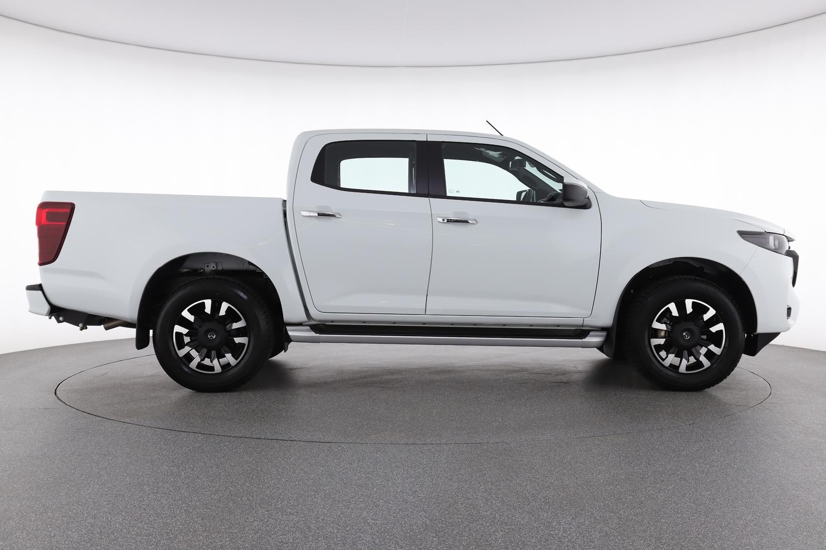 Mazda Bt-50 image 2