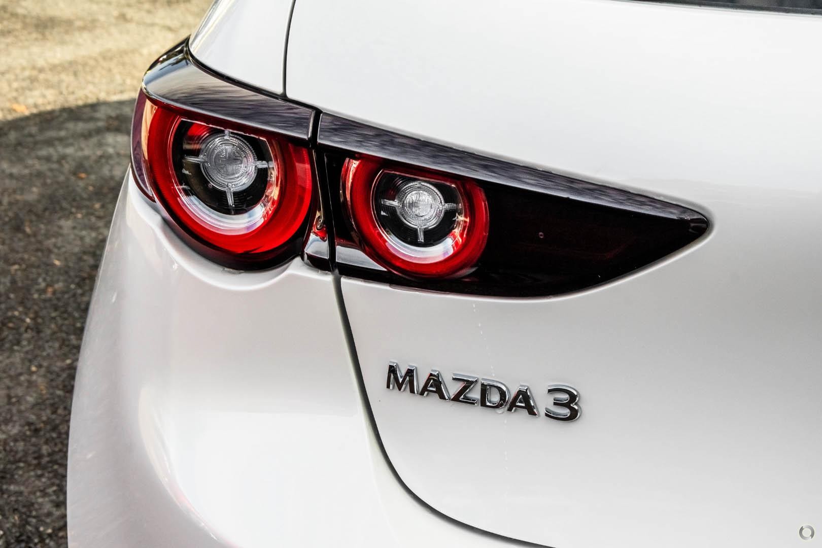 Mazda 3 image 1