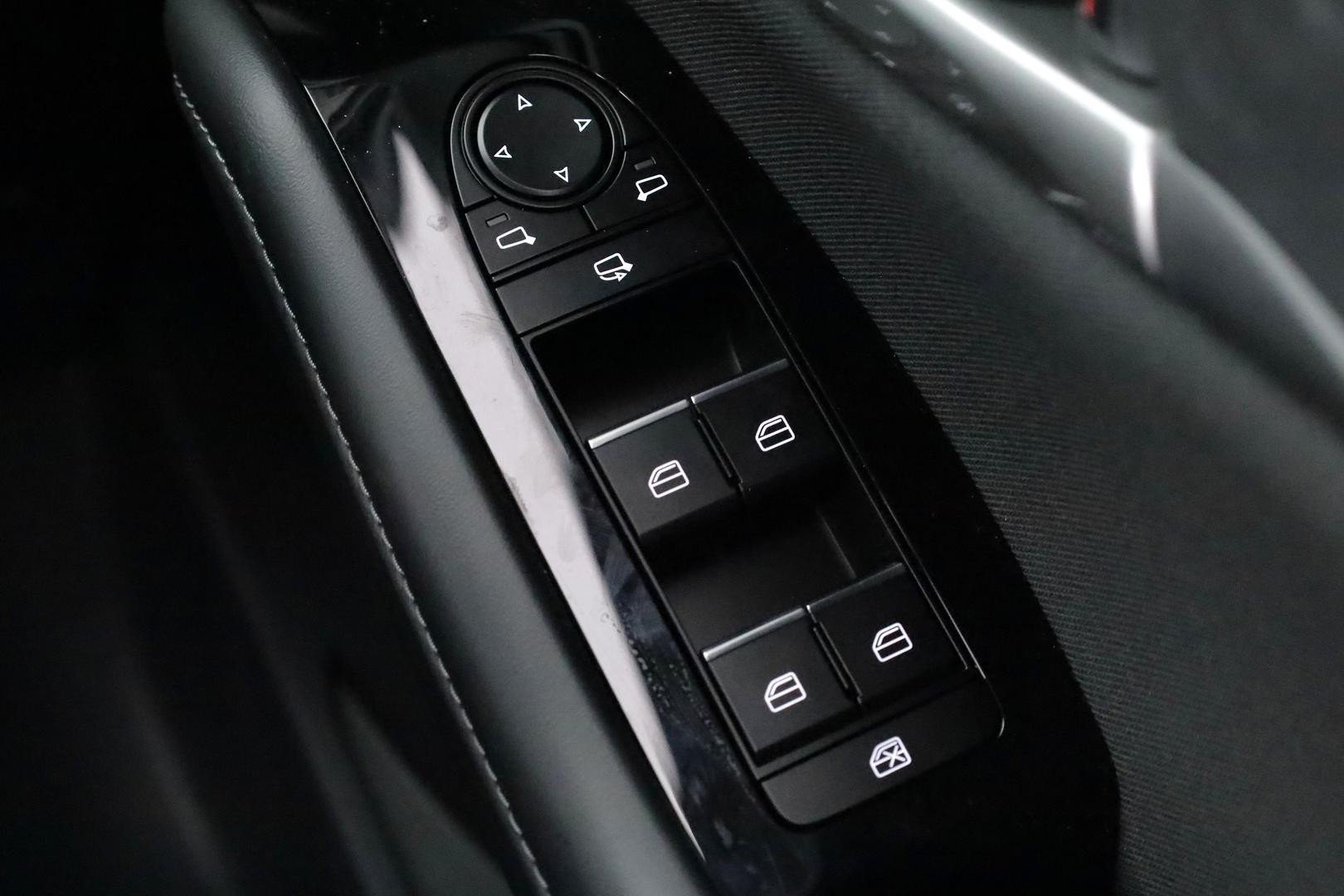 Mazda Cx-30 image 4