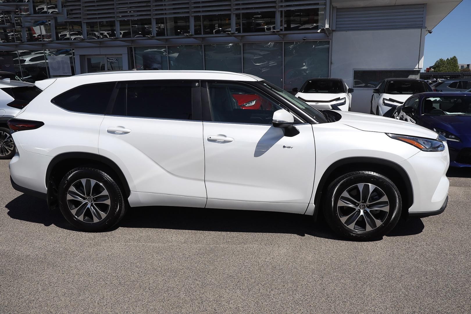 Toyota Kluger image 4