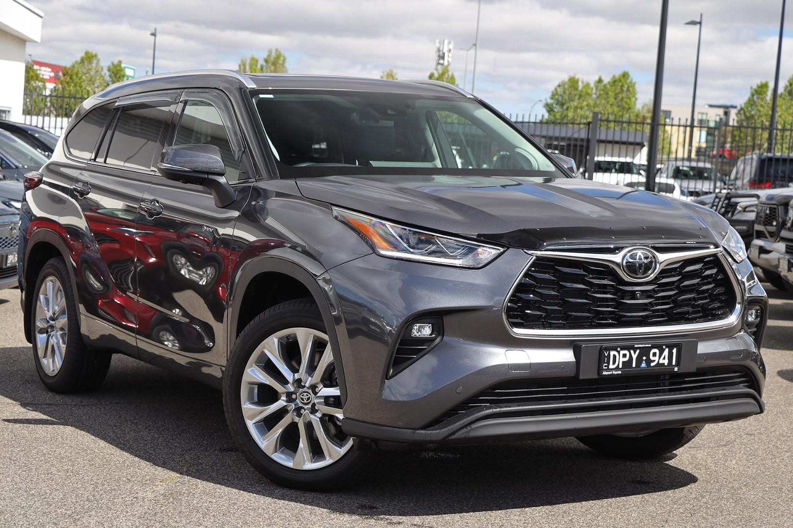 Toyota Kluger image 1