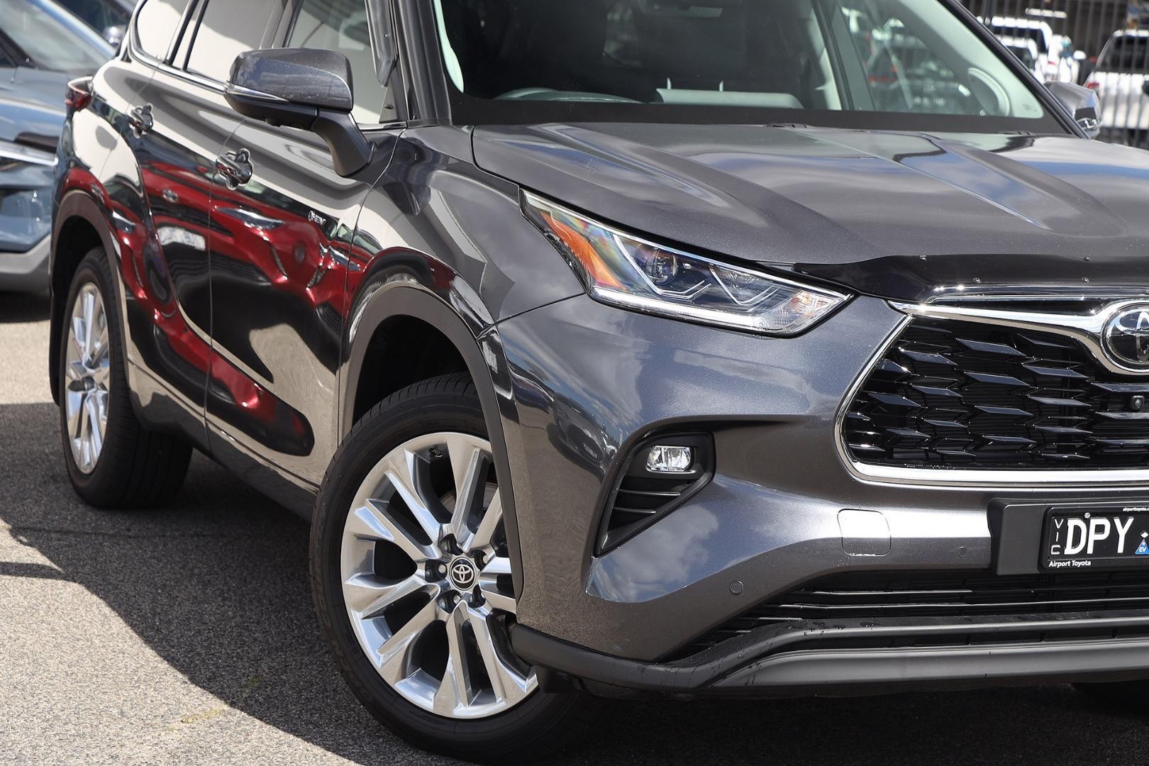 Toyota Kluger image 2