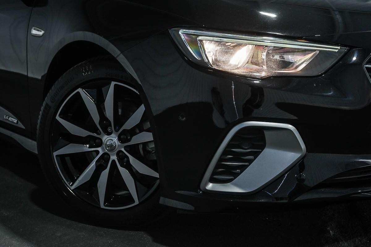 Holden Commodore image 2