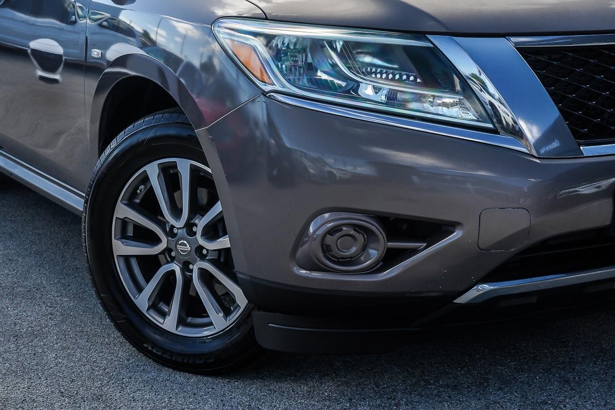 Nissan Pathfinder image 2