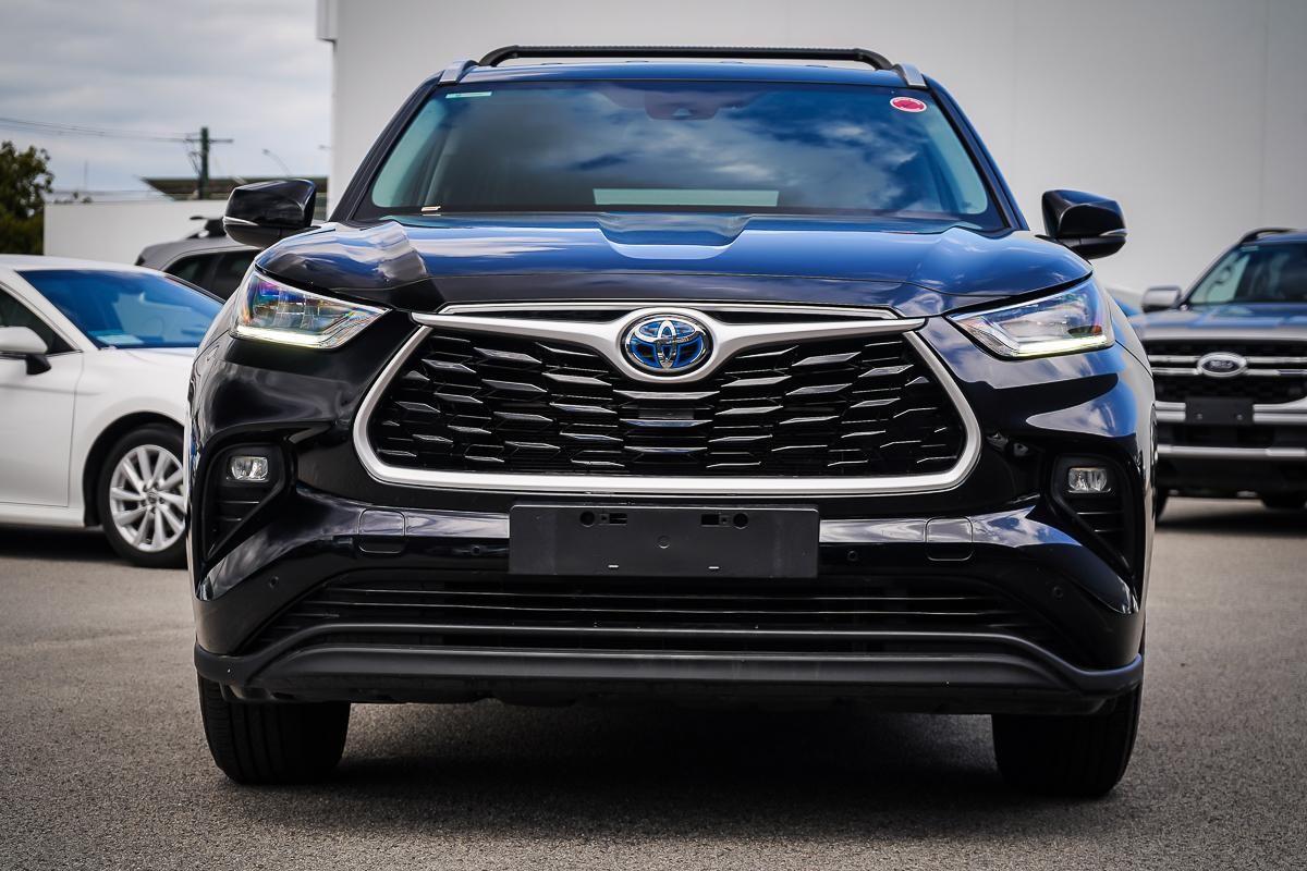 Toyota Kluger image 3