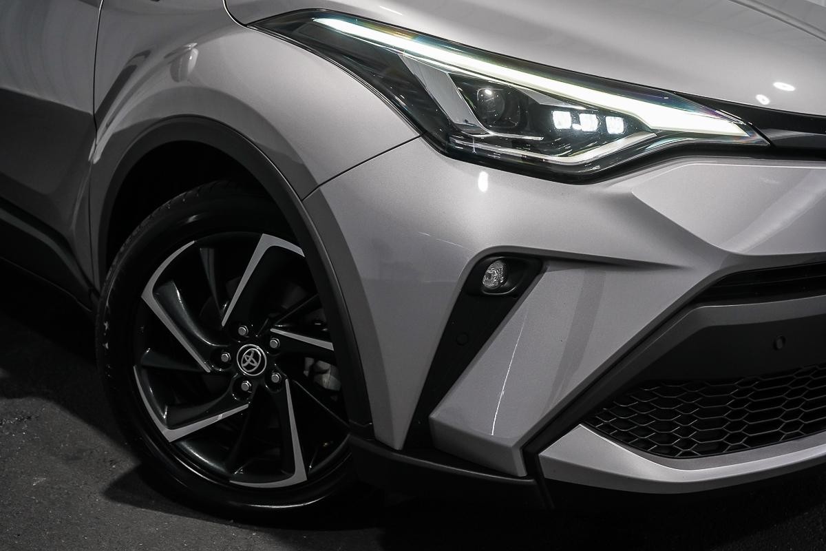 Toyota C-hr image 2