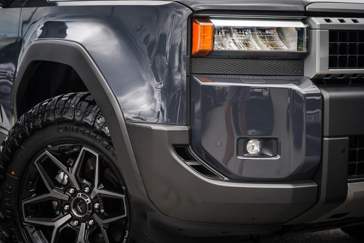 Toyota Landcruiser Prado image 2