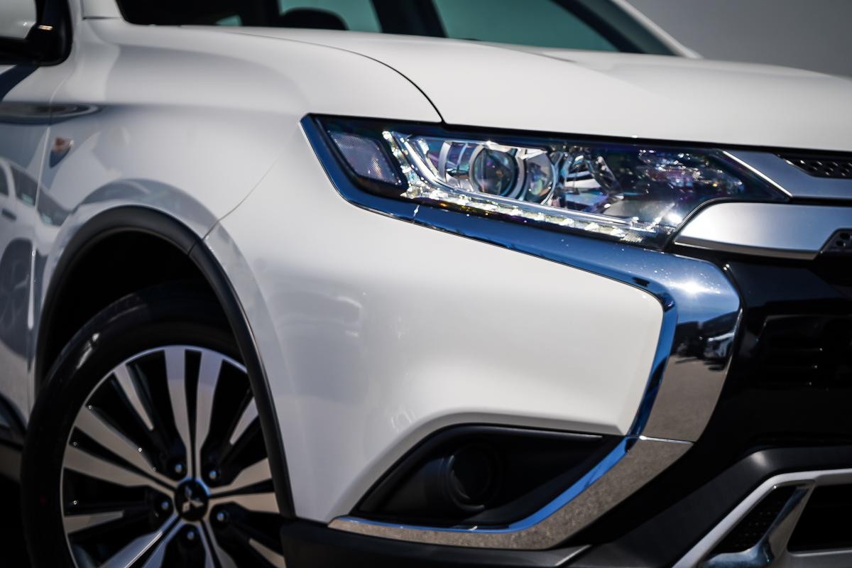 Mitsubishi Outlander image 2