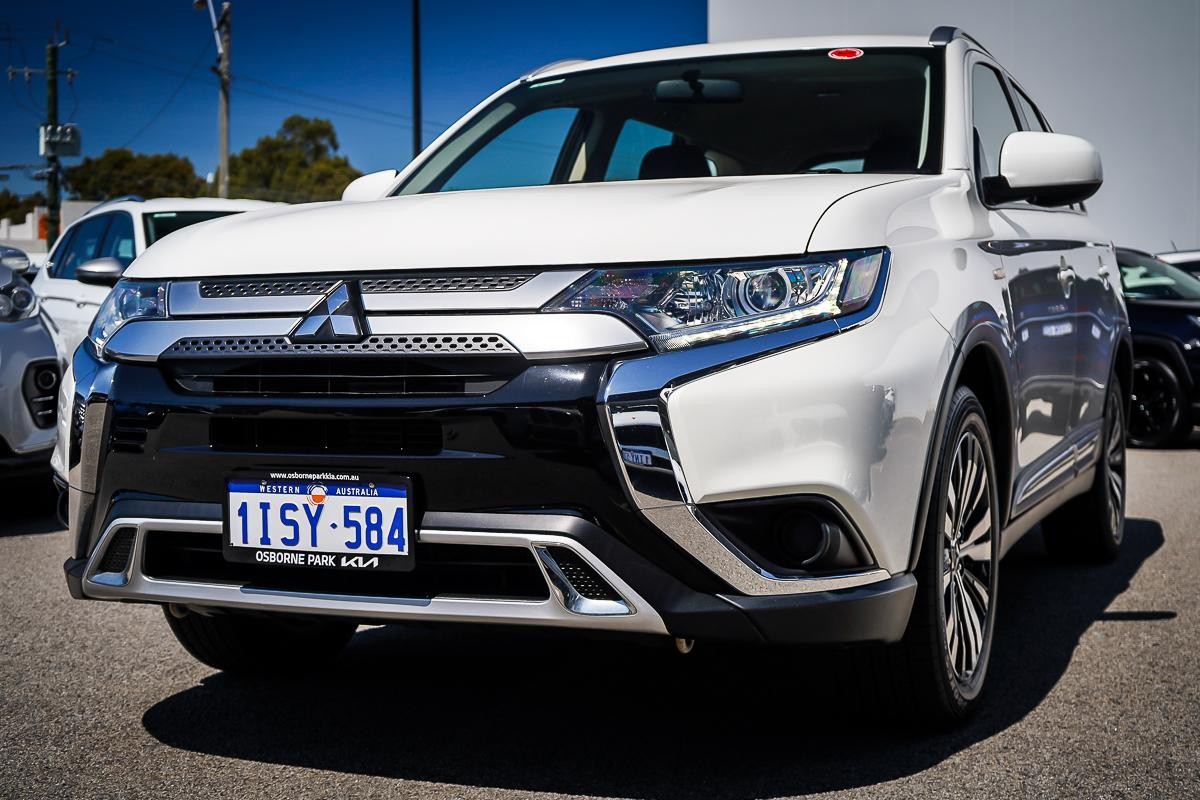 Mitsubishi Outlander image 4
