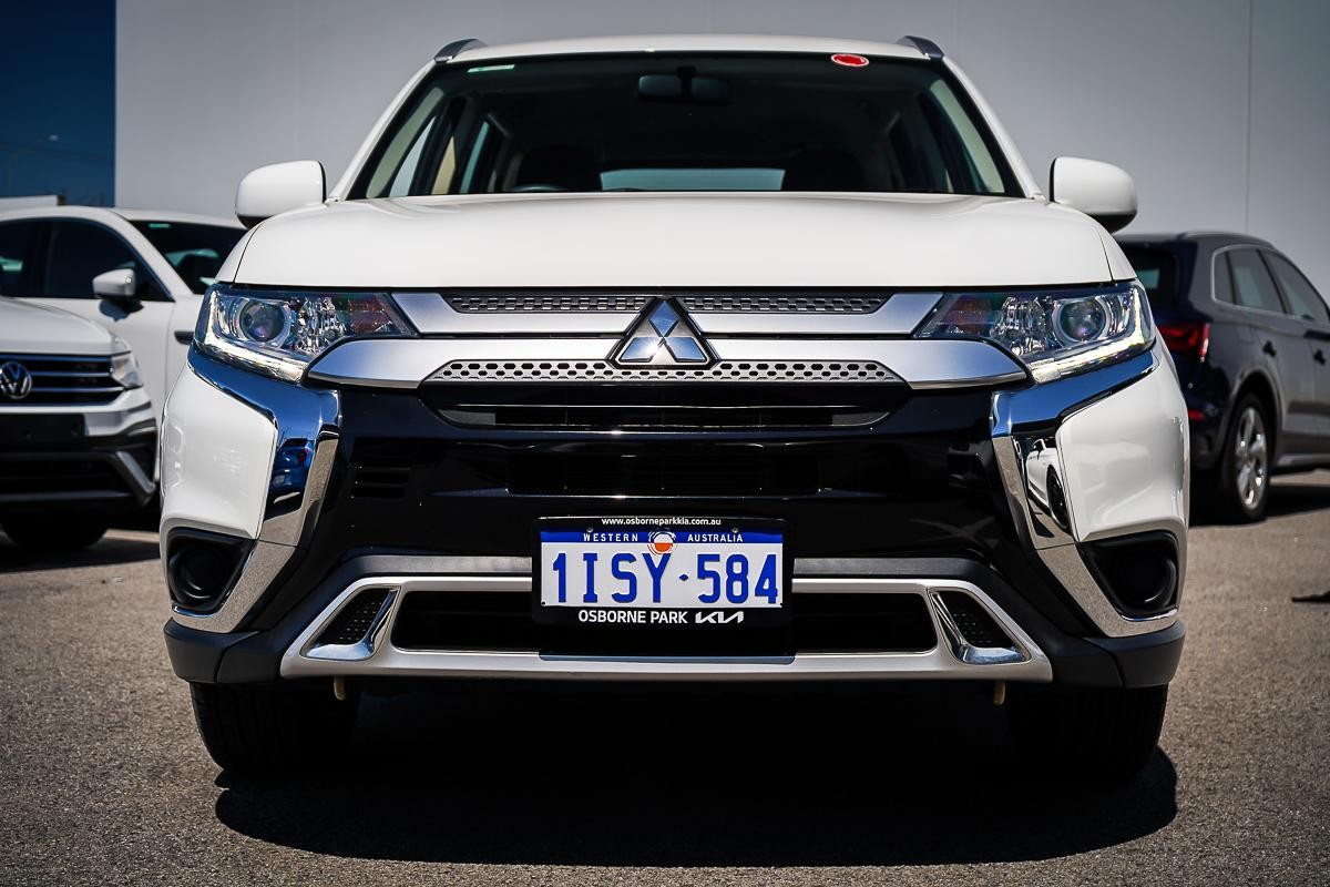 Mitsubishi Outlander image 3