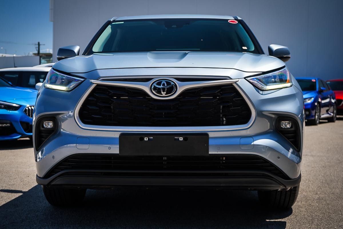 Toyota Kluger image 3