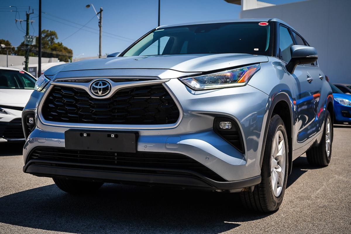 Toyota Kluger image 4