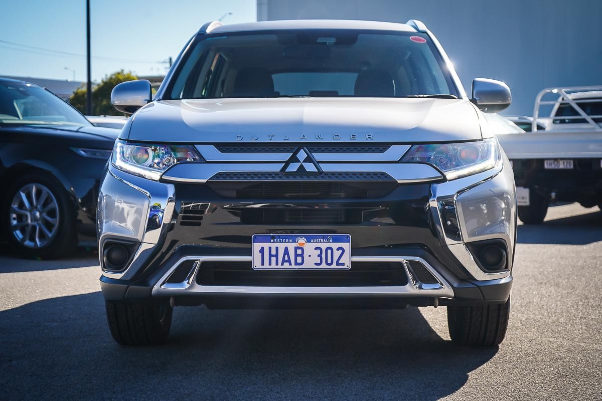 Mitsubishi Outlander image 3