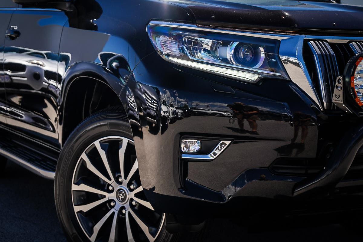 Toyota Landcruiser Prado image 2