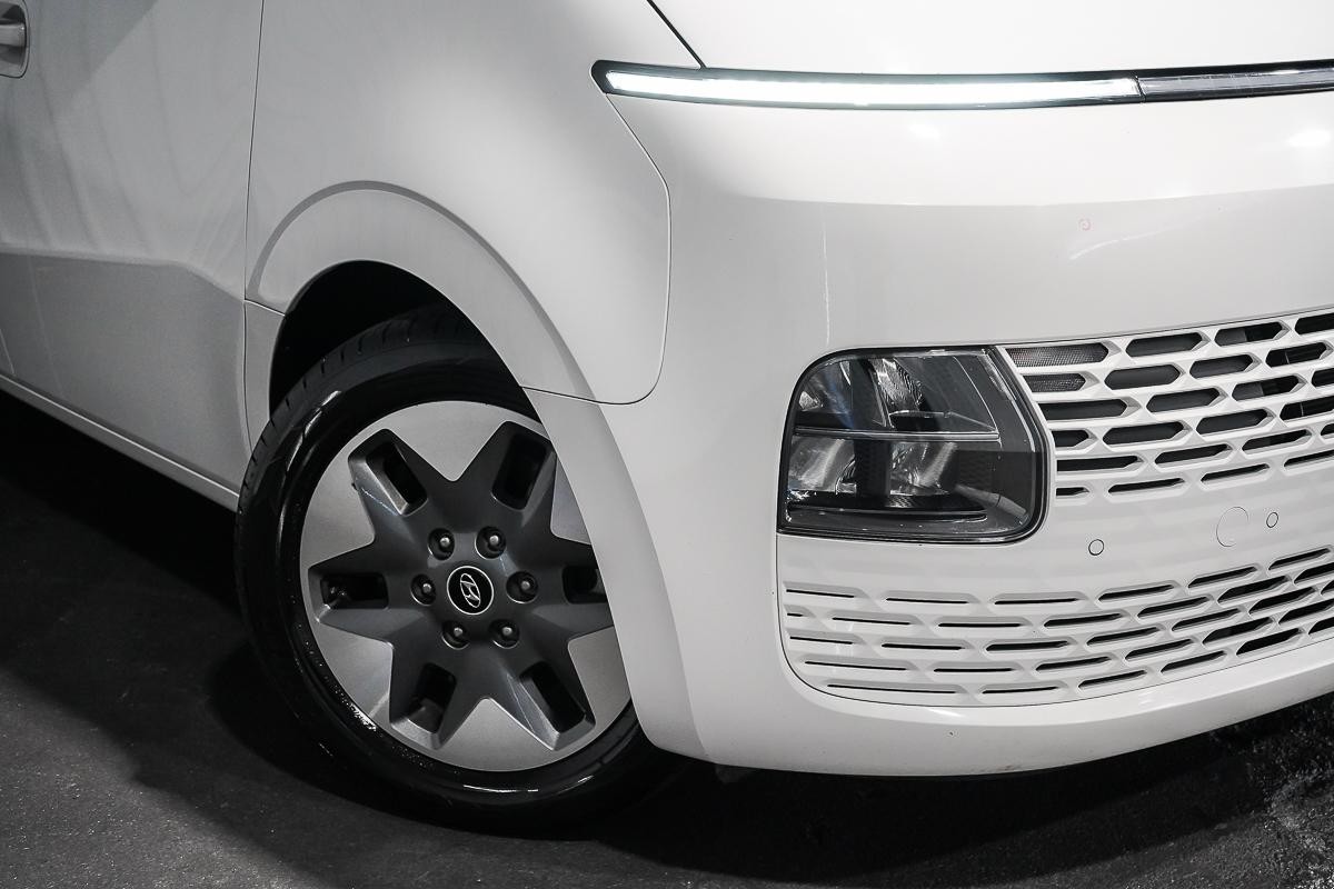 Hyundai Staria image 2
