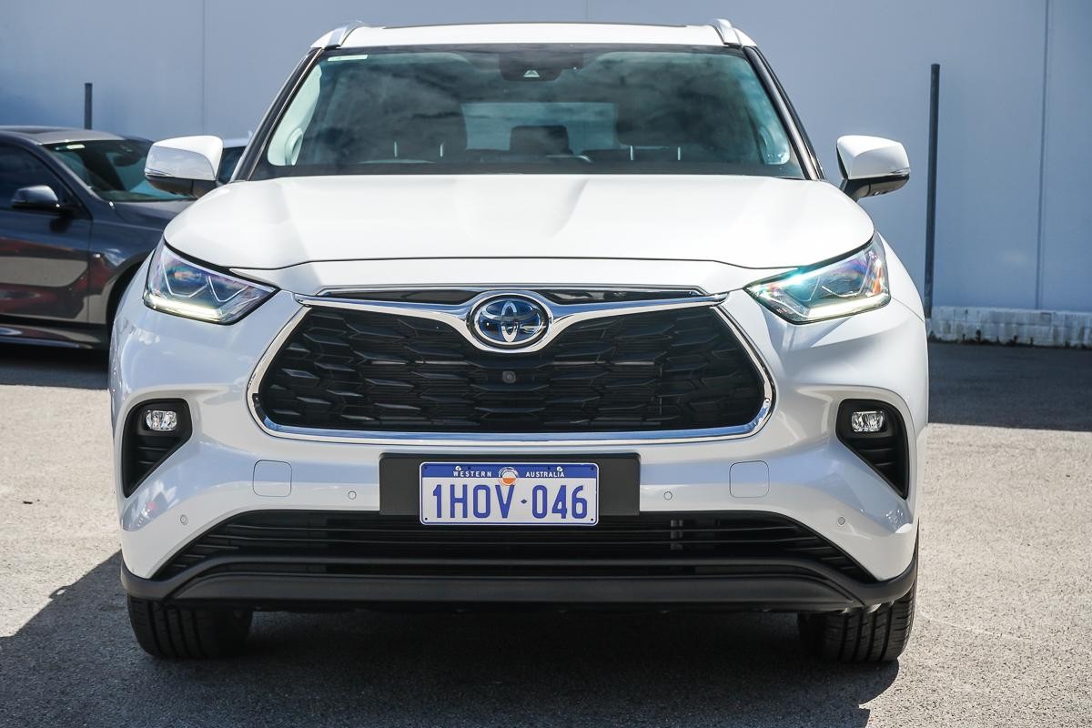 Toyota Kluger image 3