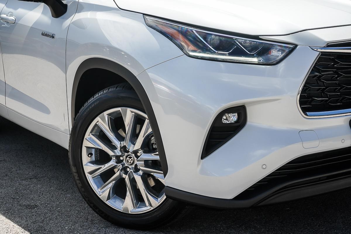 Toyota Kluger image 2