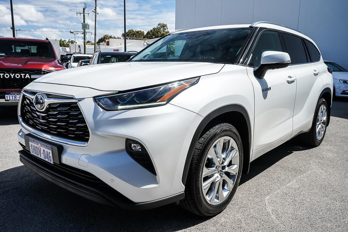 Toyota Kluger image 4