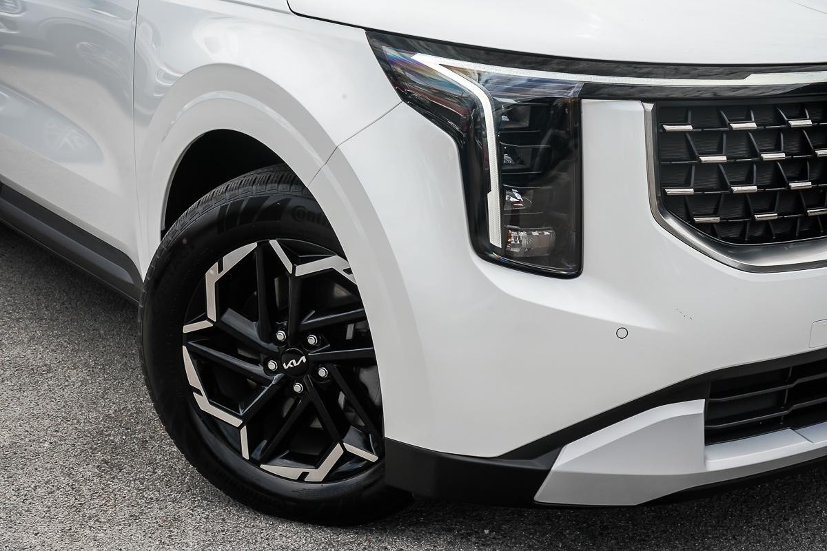 Kia Carnival image 2