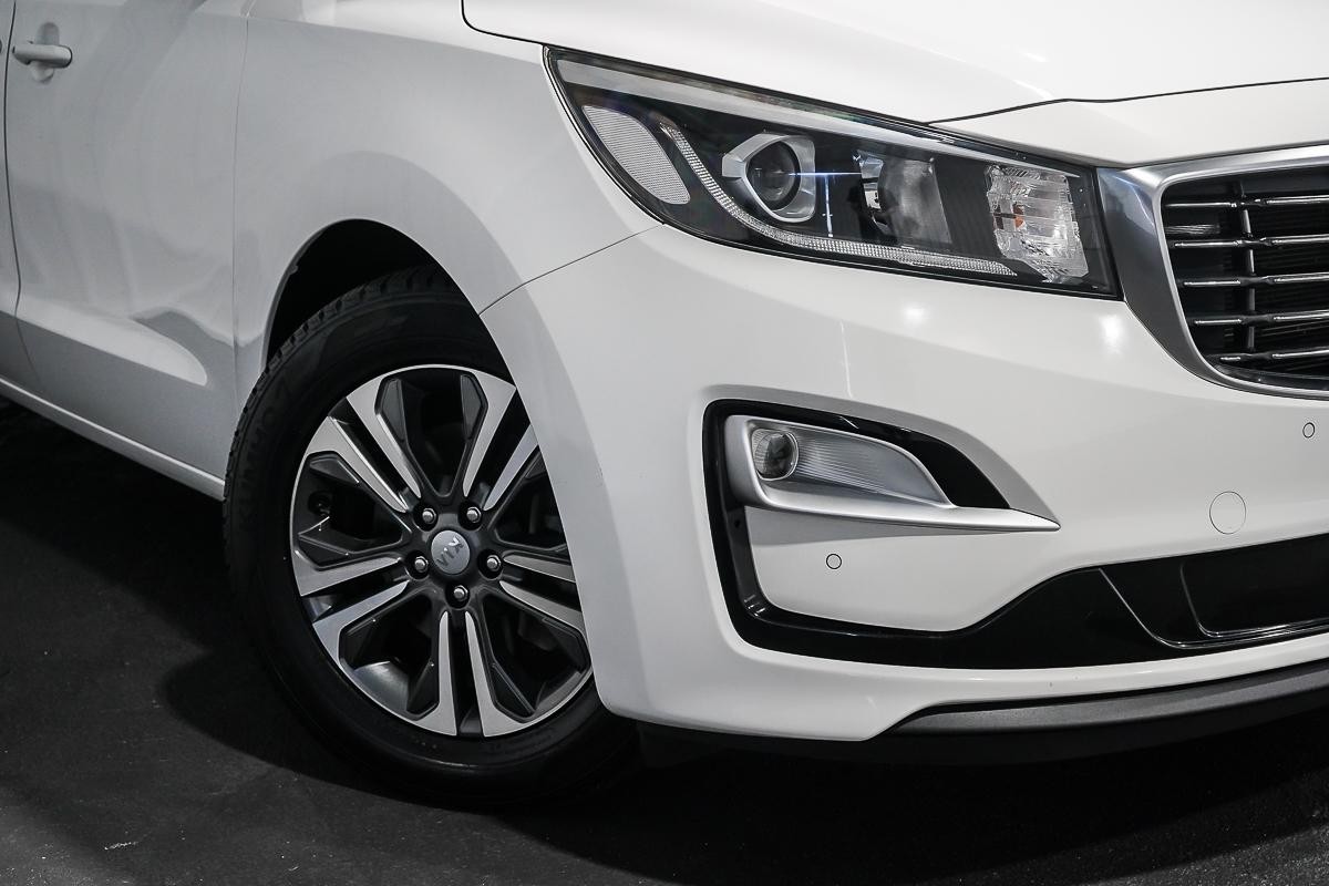 Kia Carnival image 2