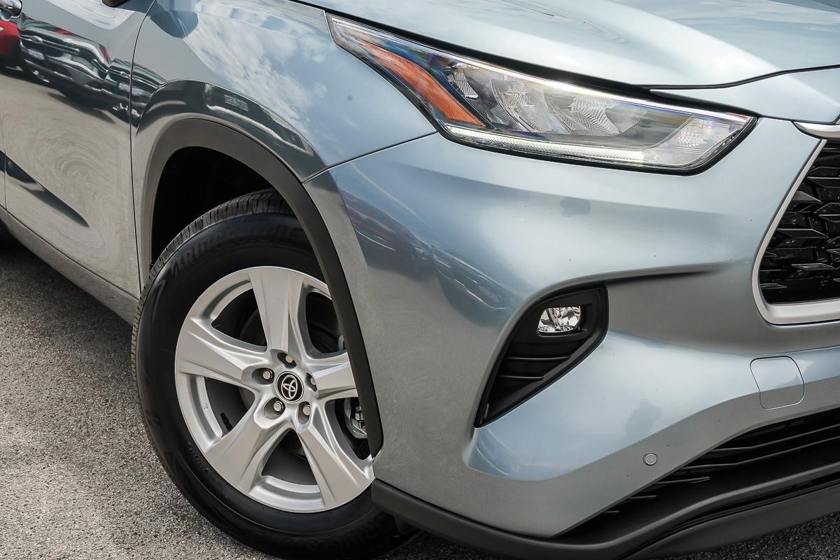 Toyota Kluger image 2