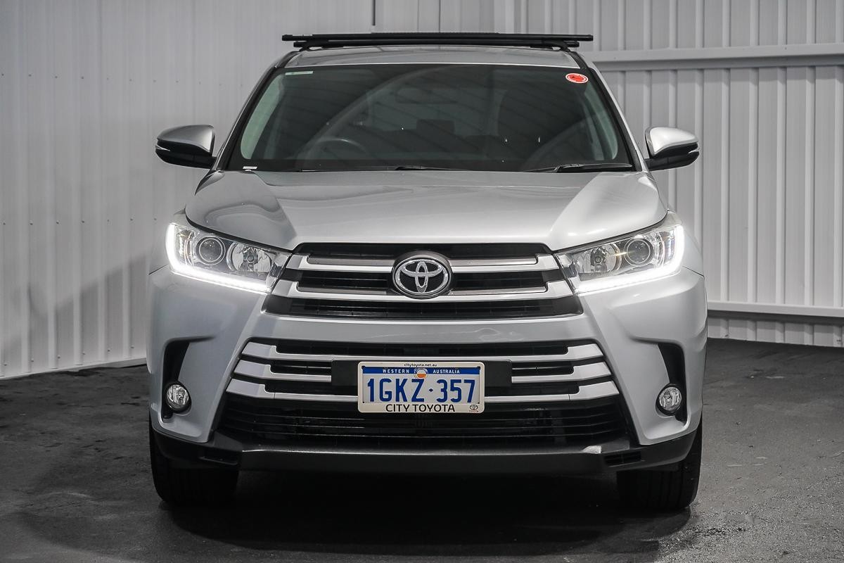 Toyota Kluger image 3