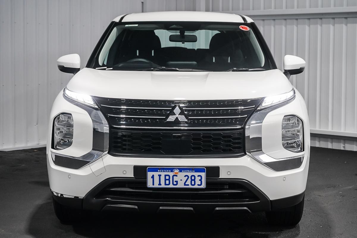 Mitsubishi Outlander image 3