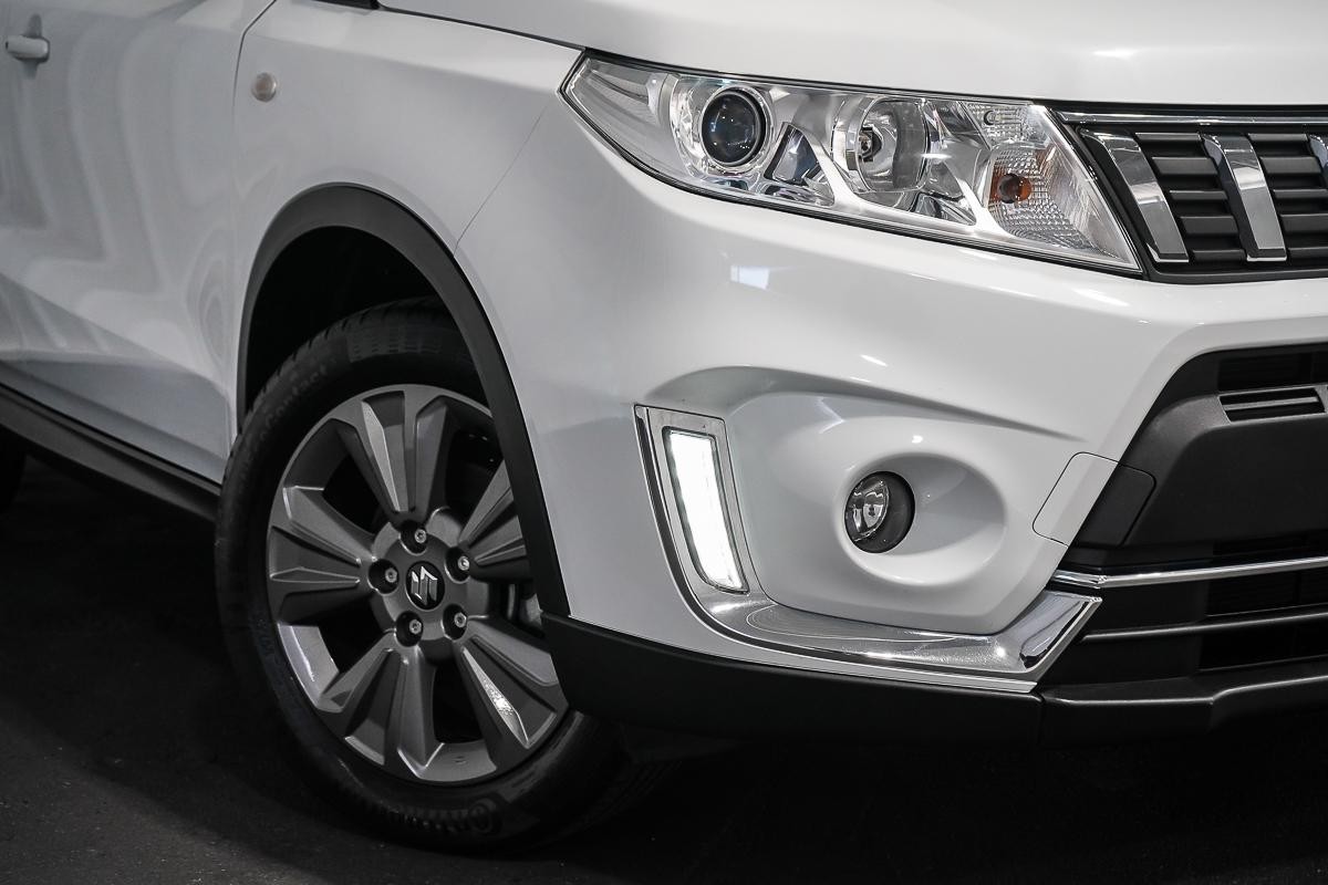 Suzuki Vitara image 2