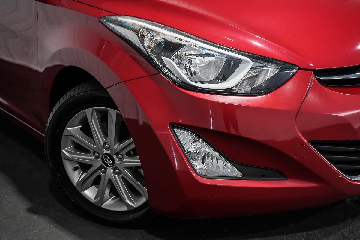 Hyundai Elantra image 2
