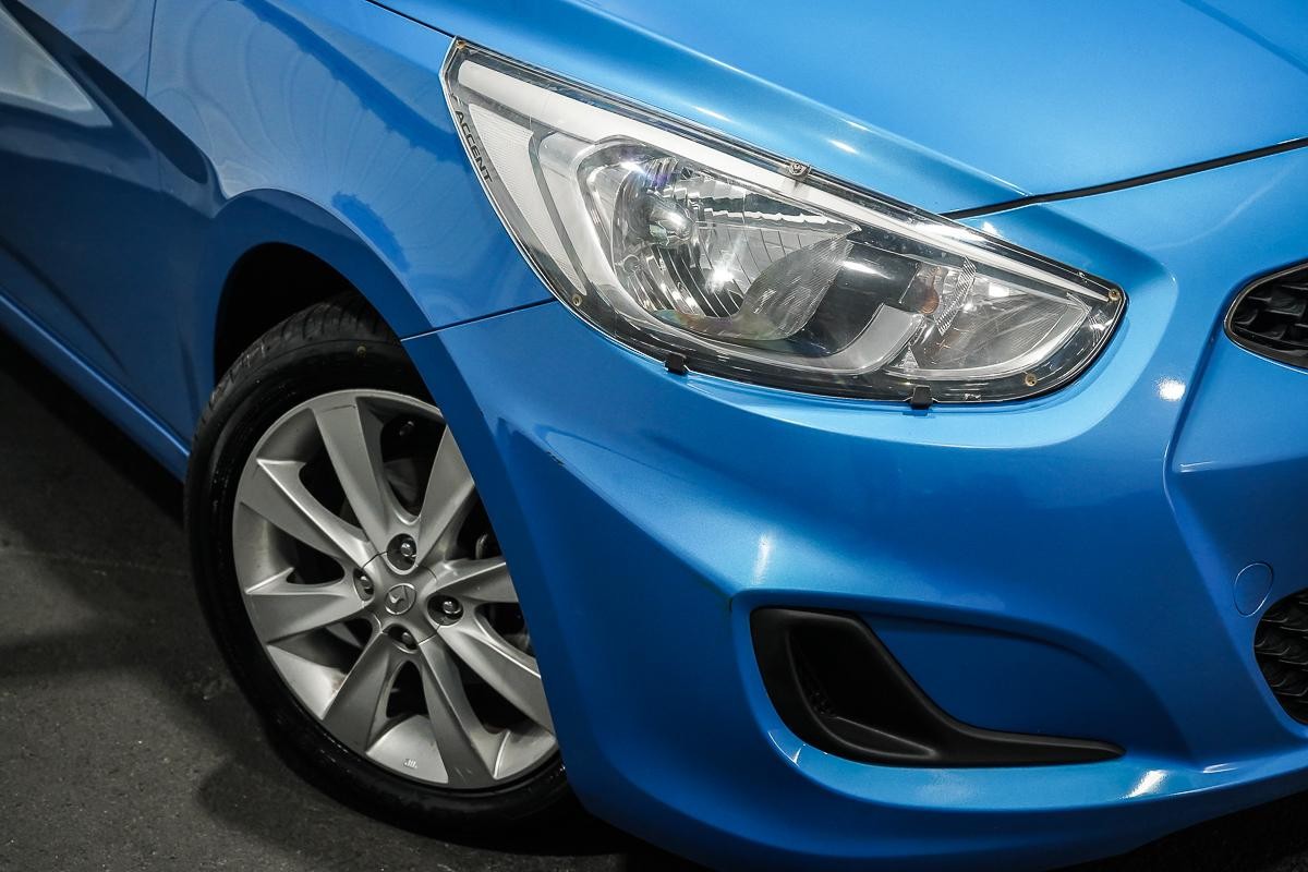Hyundai Accent image 2