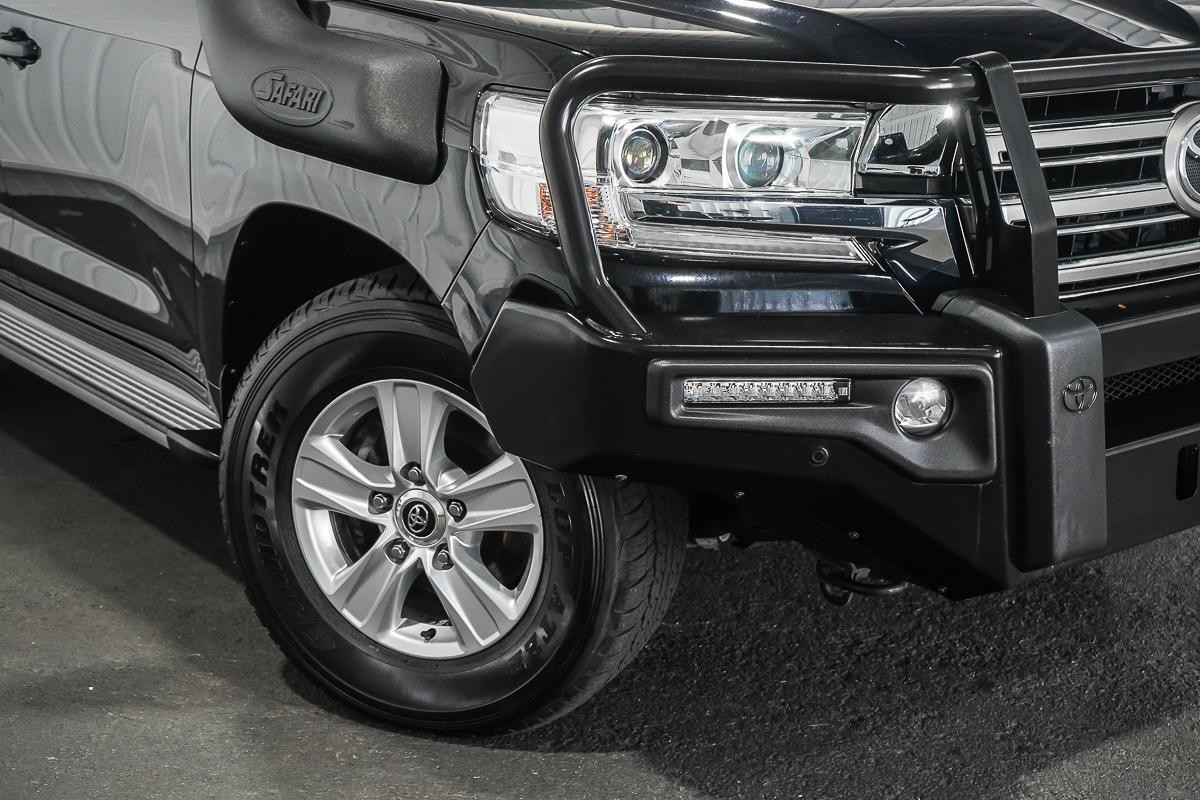 Toyota Landcruiser image 2