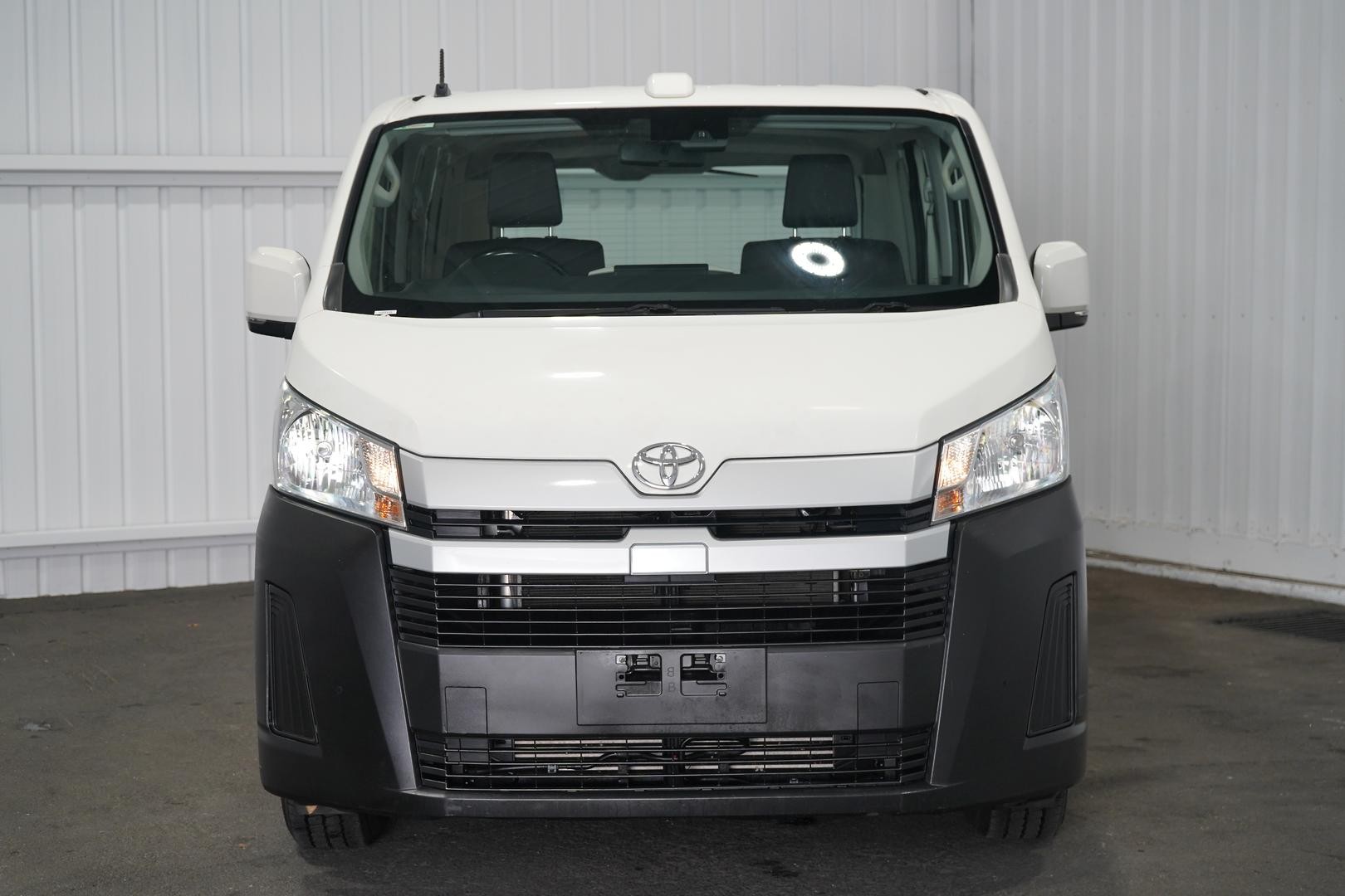 Toyota Hiace image 3