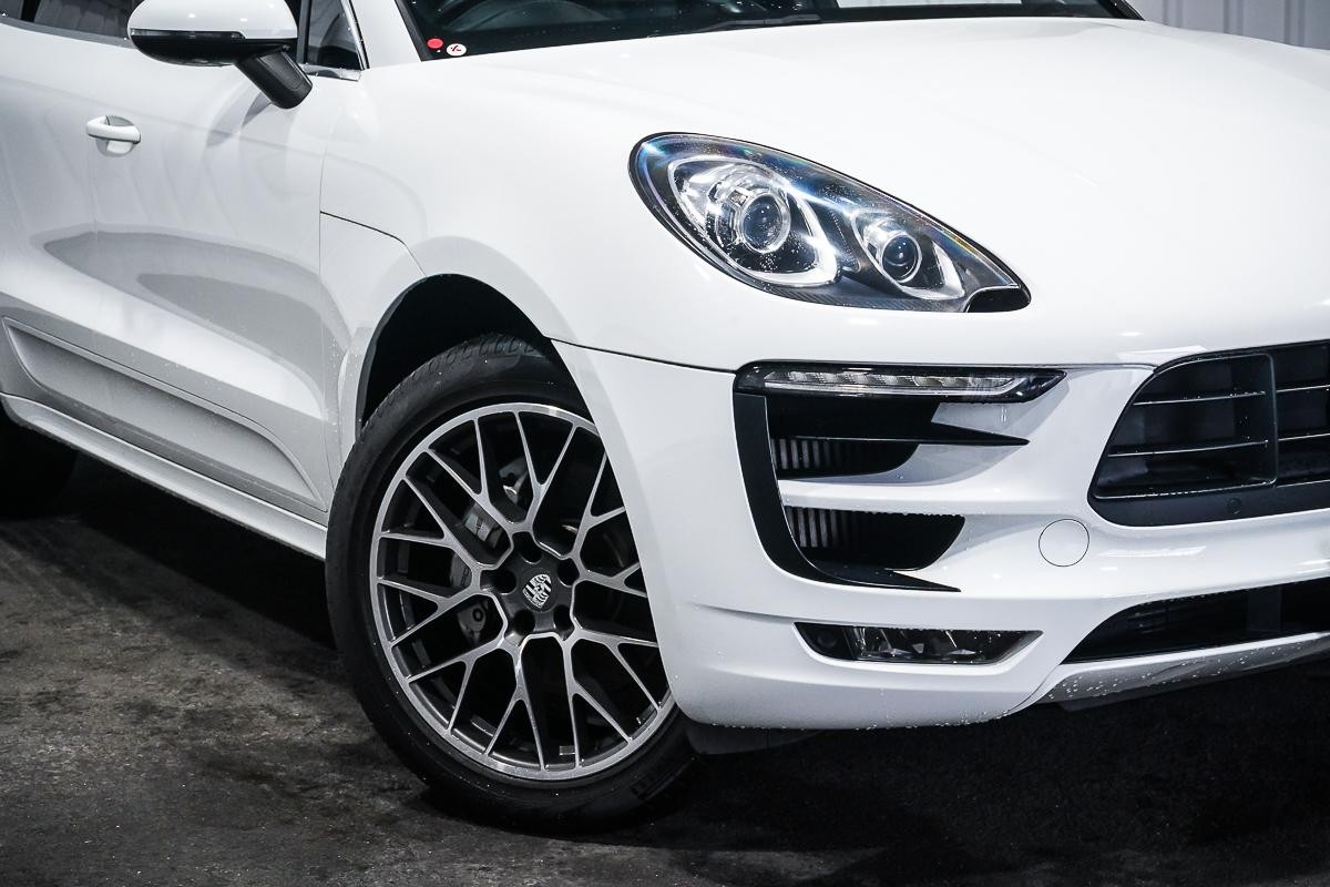 Porsche Macan image 2