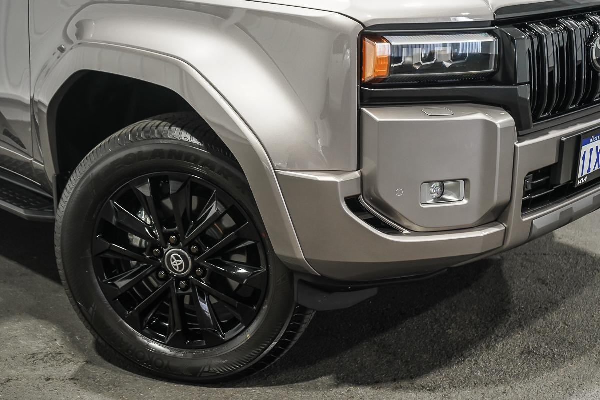 Toyota Landcruiser Prado image 2