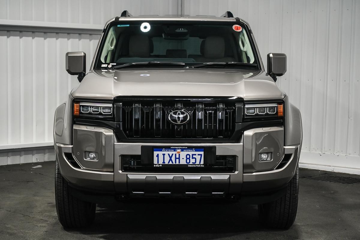 Toyota Landcruiser Prado image 3