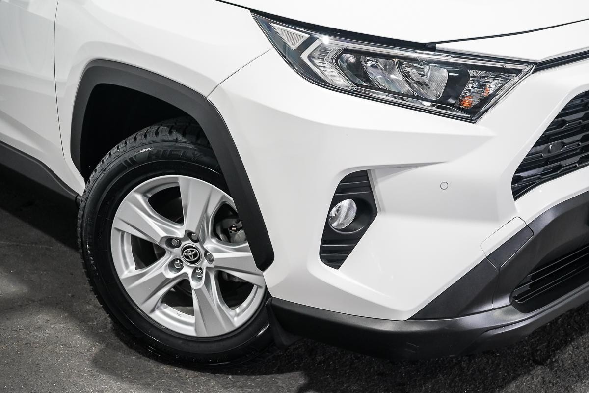 Toyota Rav4 image 2