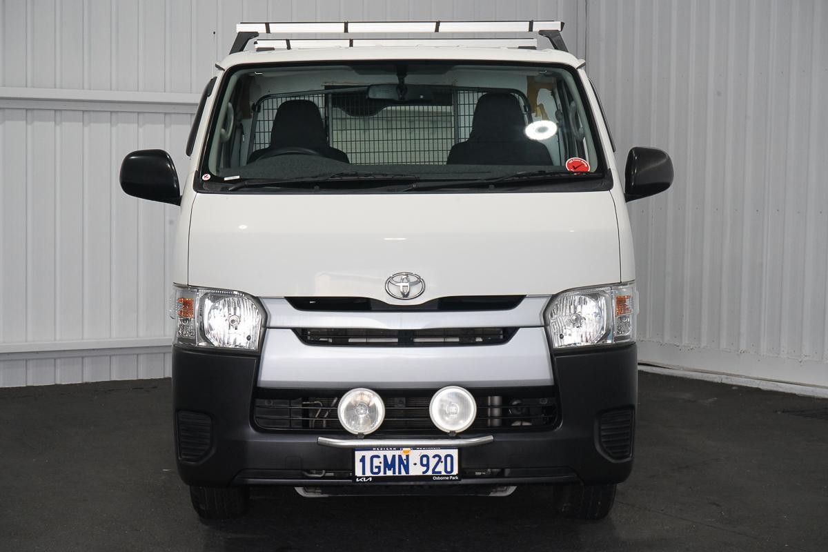 Toyota Hiace image 4