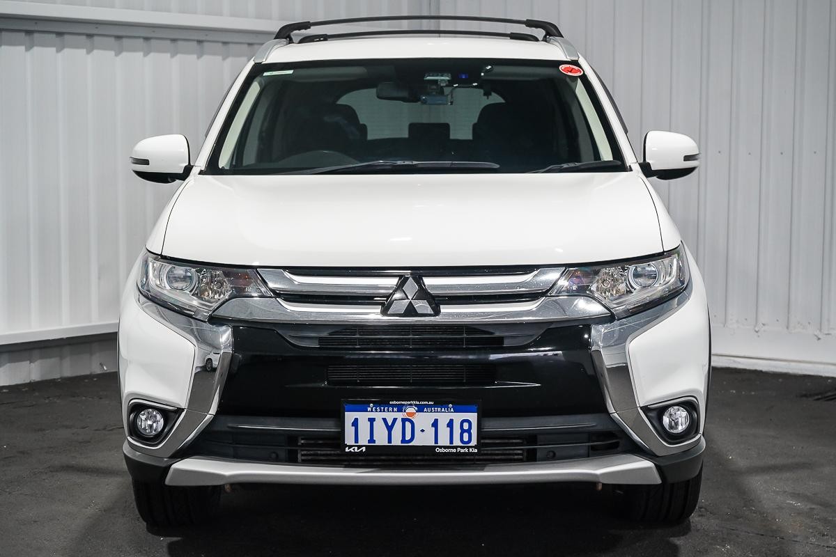 Mitsubishi Outlander image 3