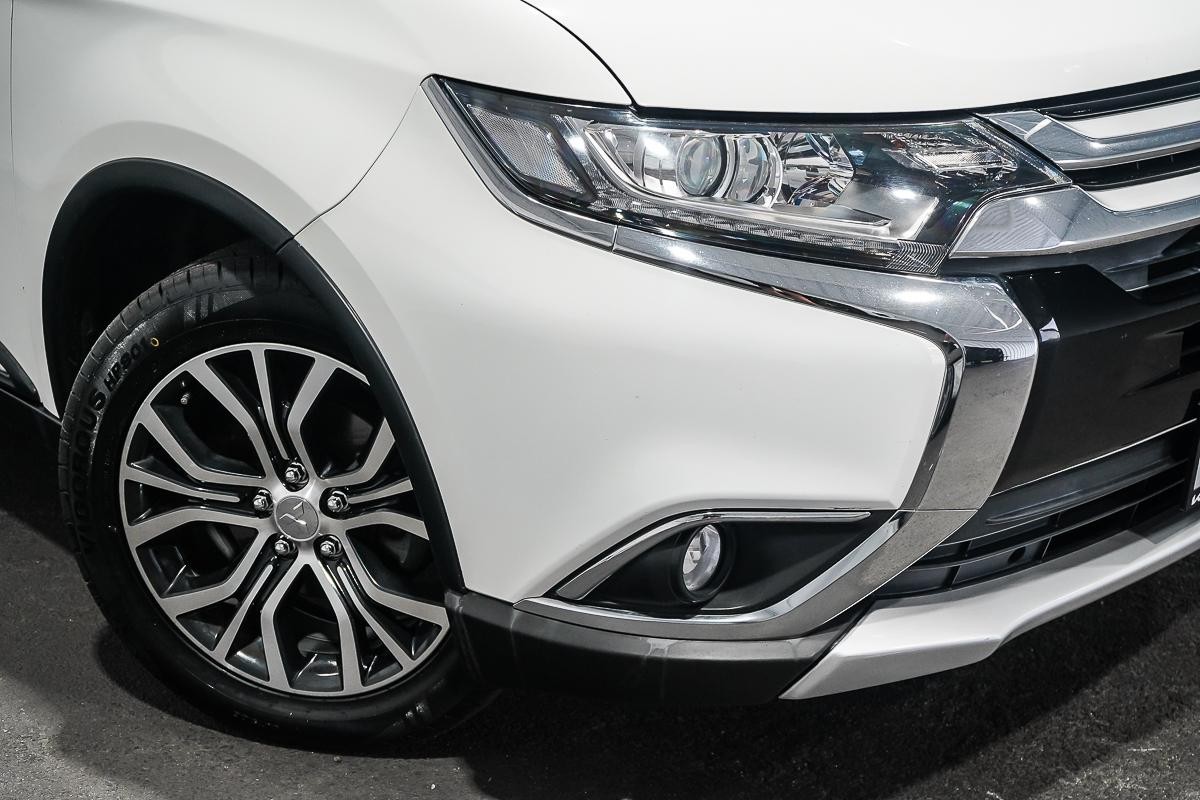 Mitsubishi Outlander image 2
