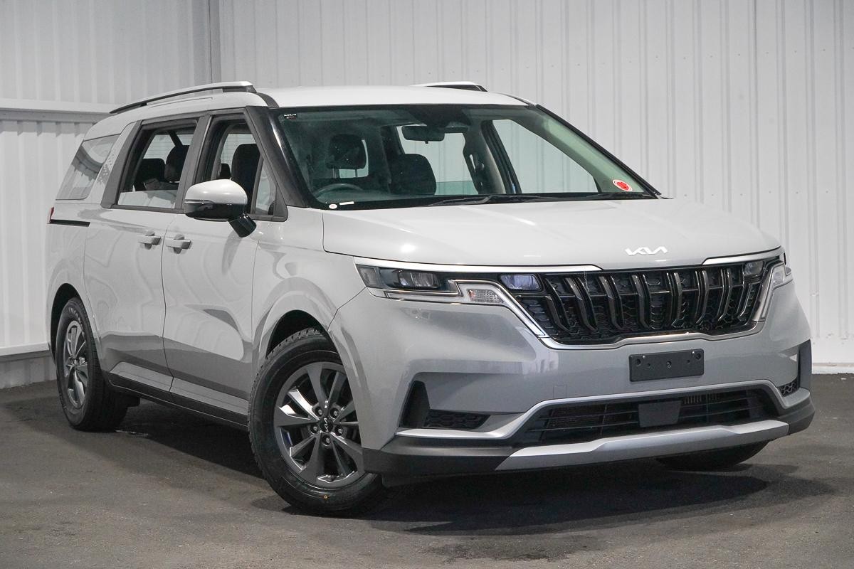 Kia Carnival image 1
