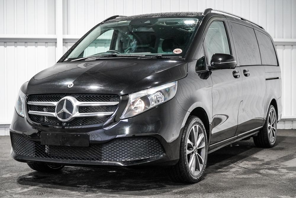 Mercedes Benz V-class image 4