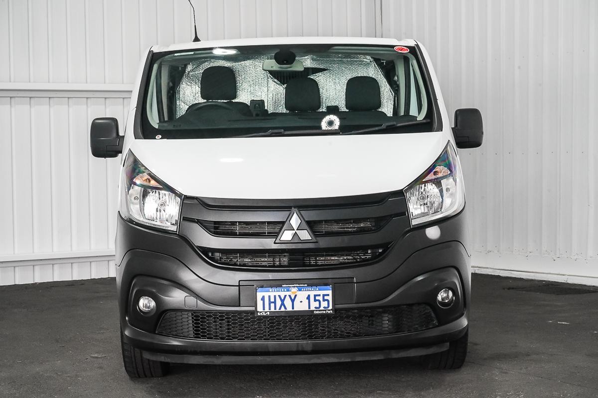 Mitsubishi Express image 3
