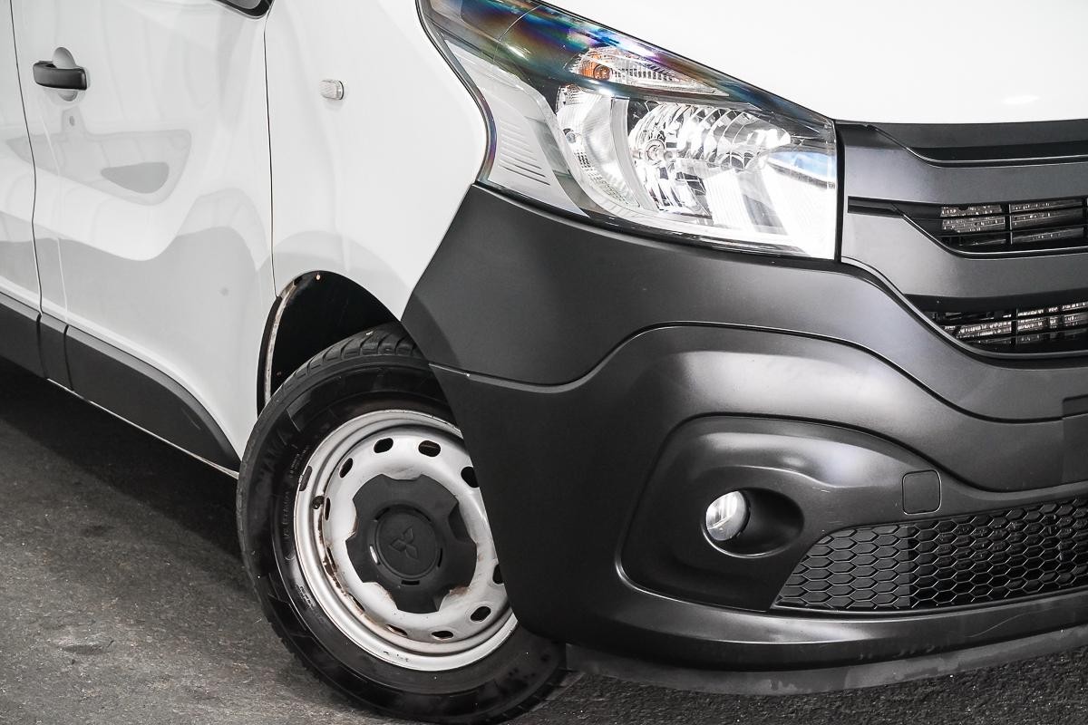 Mitsubishi Express image 2