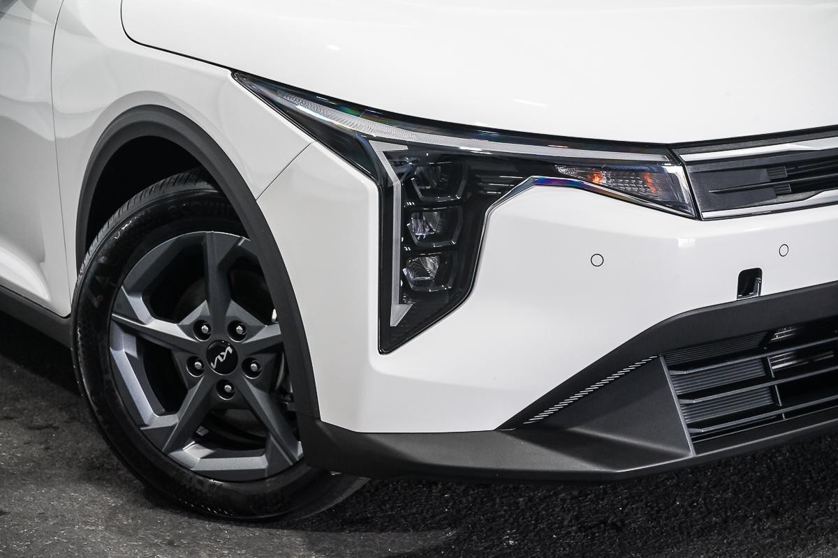 Kia K4 image 2