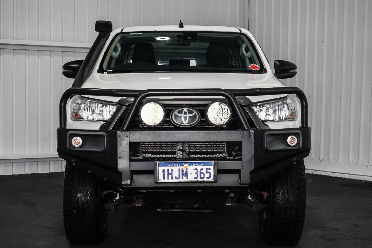 Toyota Hilux image 3