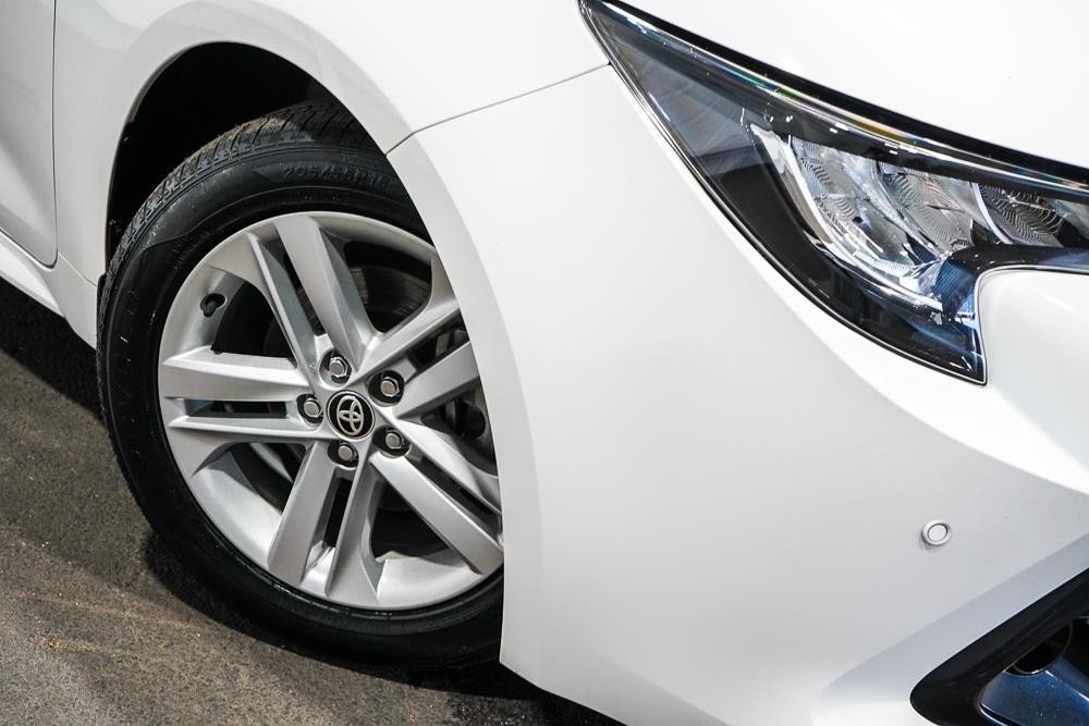 Toyota Corolla image 2