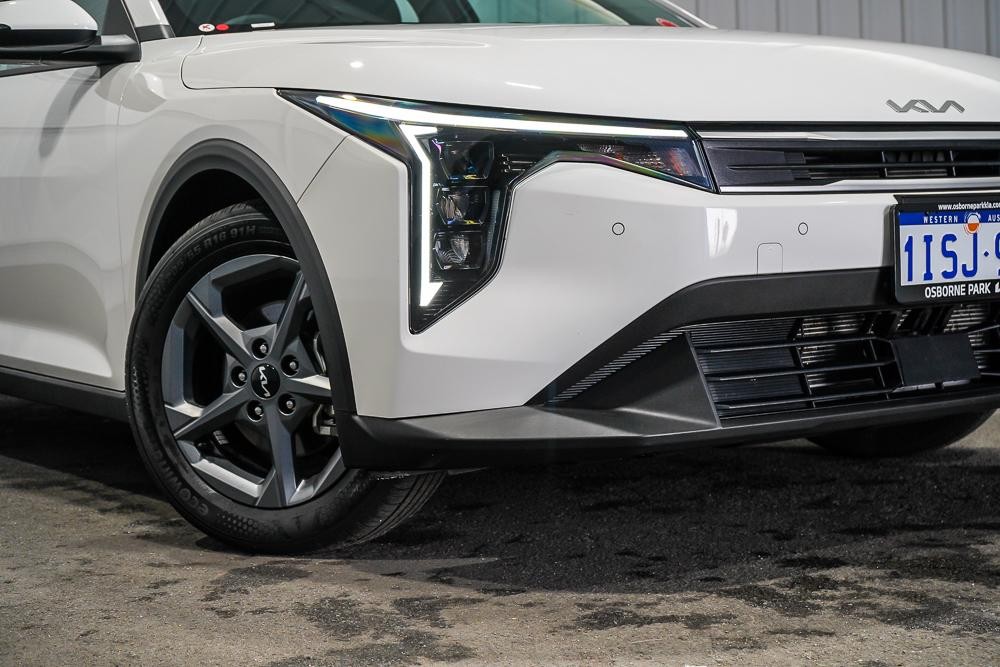 Kia K4 image 2